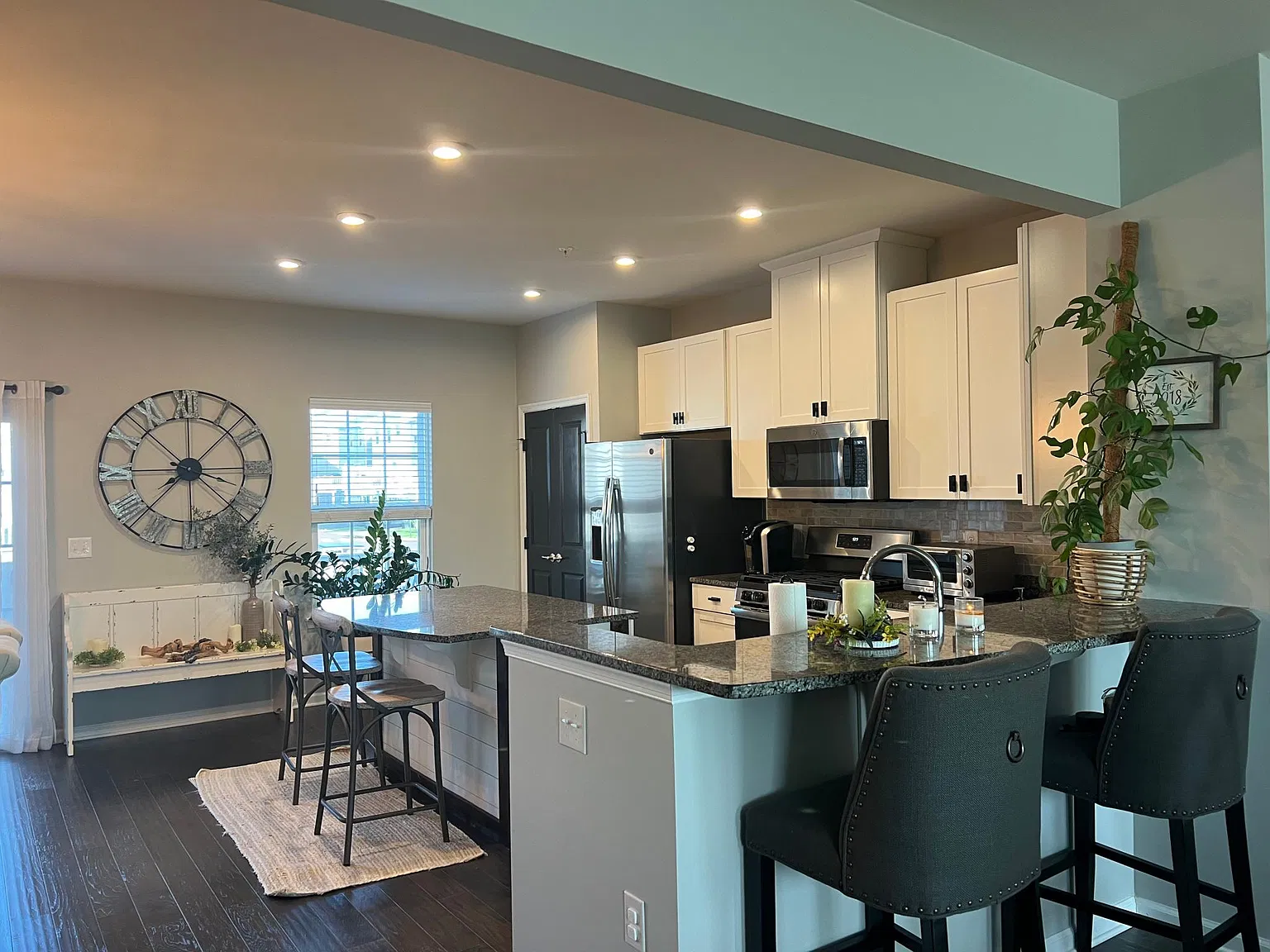261 Grace Ln — Photo 3