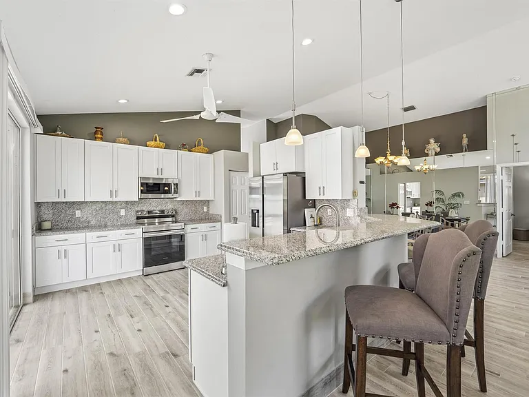 3198 SE Carrick Green Ct — Photo 4