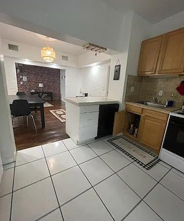 2nd image of 2811 Indian Creek Dr APT A