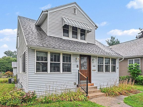 2nd image of 1802 Caroline St