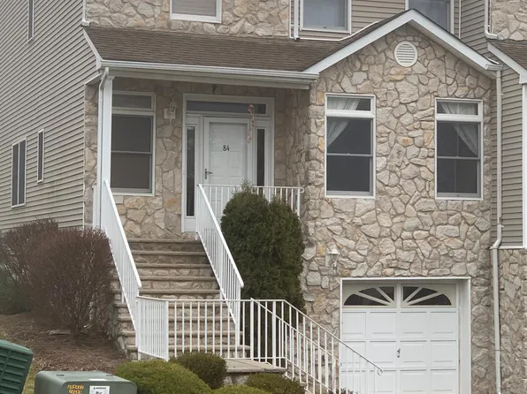 84 Autumn Ridge Rd, Morris Plains, NJ 07950