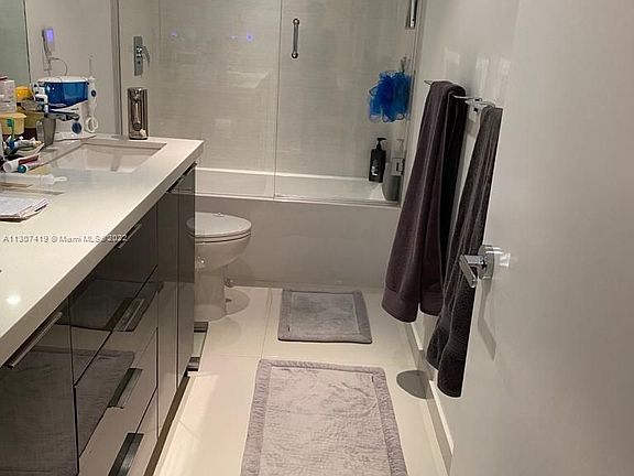 5th image of 100 Bayview Dr APT 318