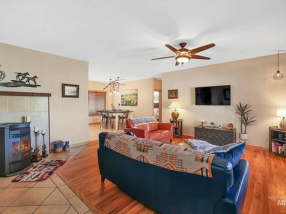 4th image of 12954 Upland Rd