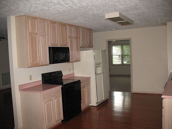 5th image of 287 Herndon St