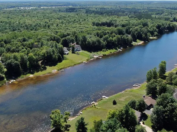 9523 Fawn Ridge Rd, Stanwood, MI 49346