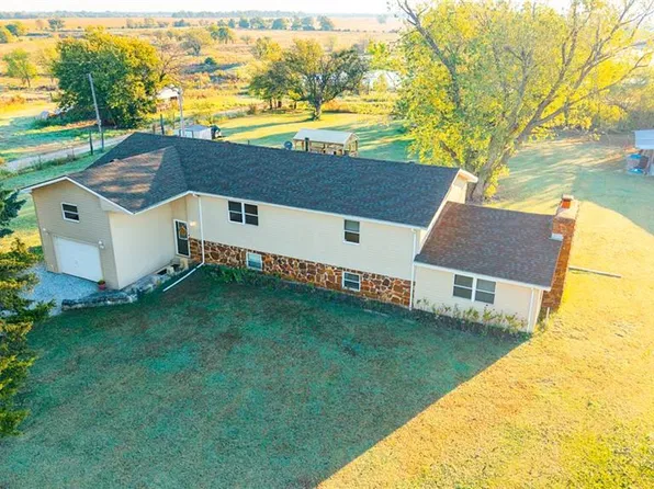 5678 County Road 2100, Elk City, KS 67344