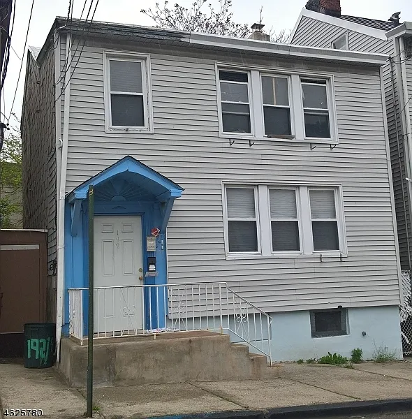 192 Mill St photo 1
