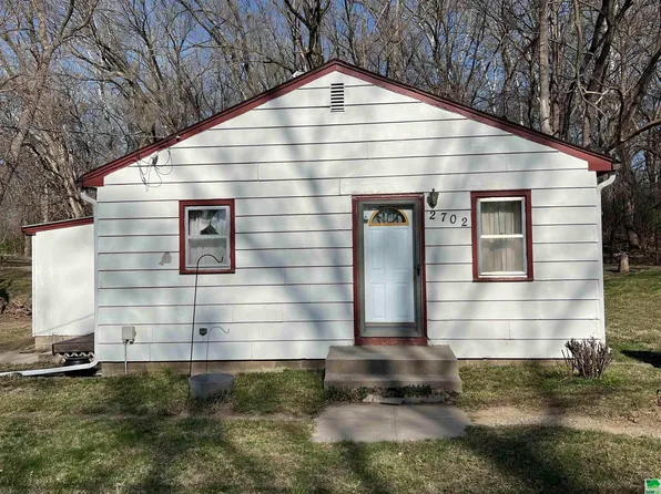 2702 S Cleveland St, Sioux City, IA 51106