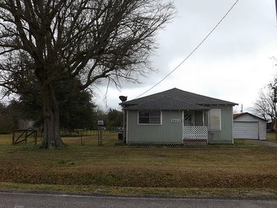 2012 6th St, High Island, TX, 77623