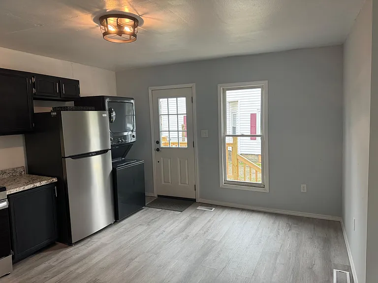 434 Loder St — Photo 9