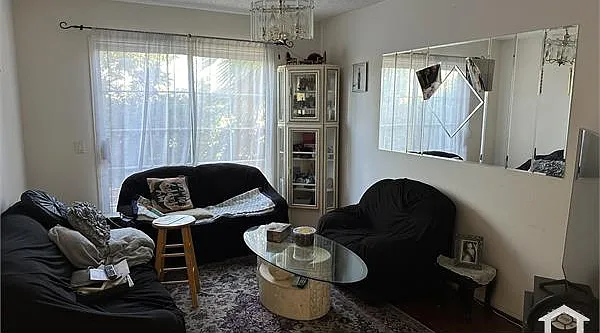 6217 Newcastle Ave — Photo 10