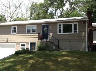 105 Pine River Dr, North Kingstown, RI 02852