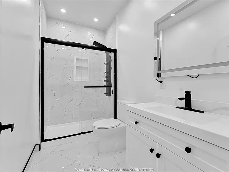497 McKay Ave — Photo 15