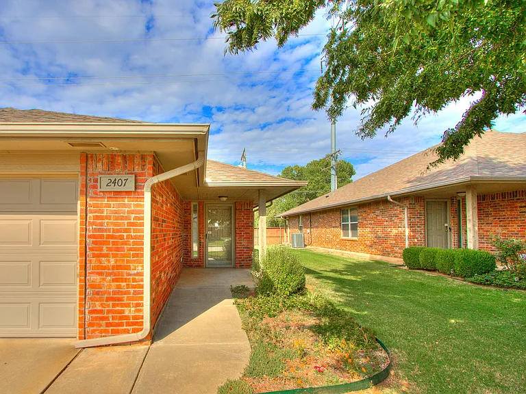 2413 Kyle Robert Ln — Photo 4