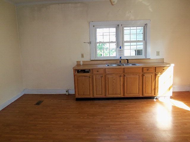 2nd image of 418 Madison St