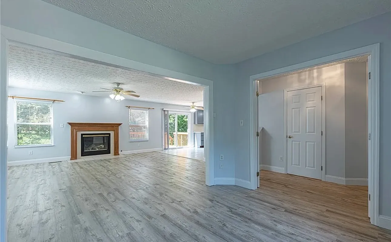 4 bed, 3.5 bath, 1876 sqft, $2,650 — Photo 2
