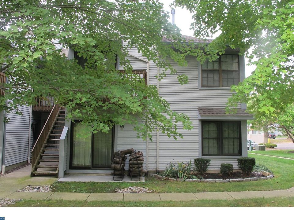 Front (2nd Floor Unit)