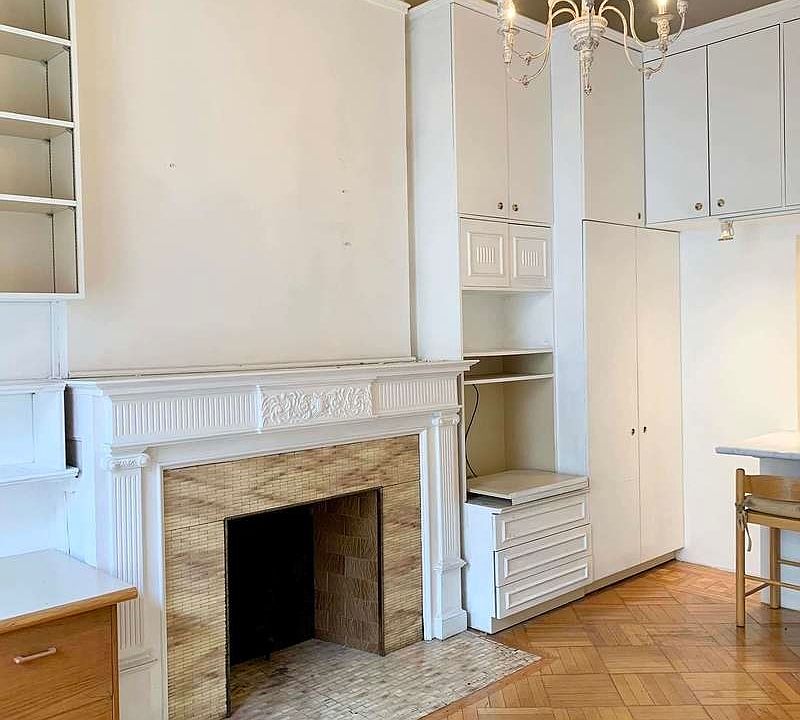 1st image of 150 W 76th St #2A2