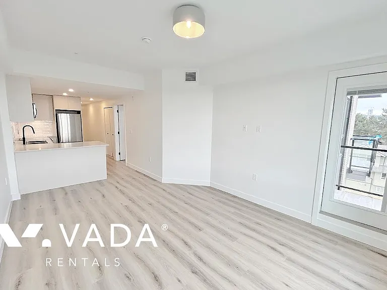 3068 Kingsway — Photo 4