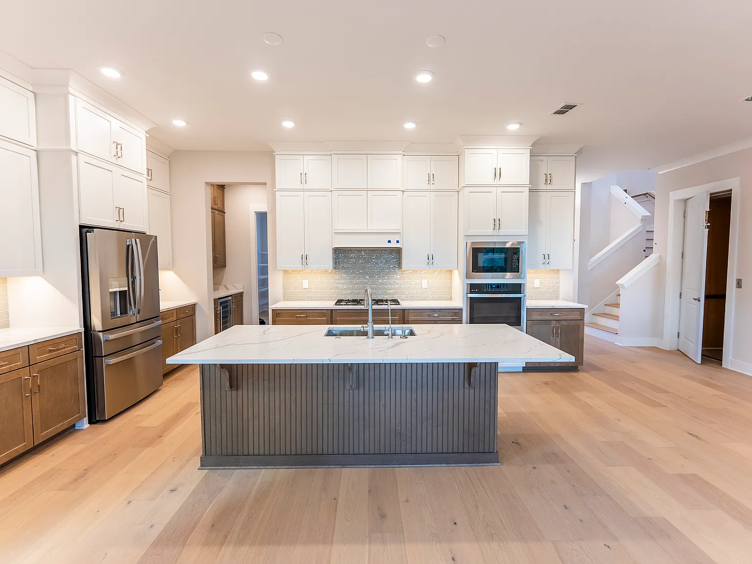3 bed, 2.5 bath, 2754 sqft, $6,200 — Photo 3