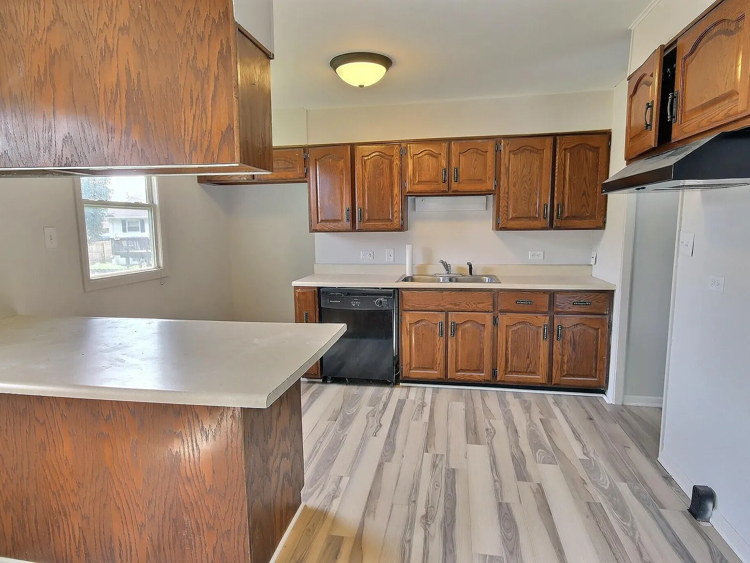 4 bed, 2.0 bath, 2080 sqft, $1,750 — Photo 2