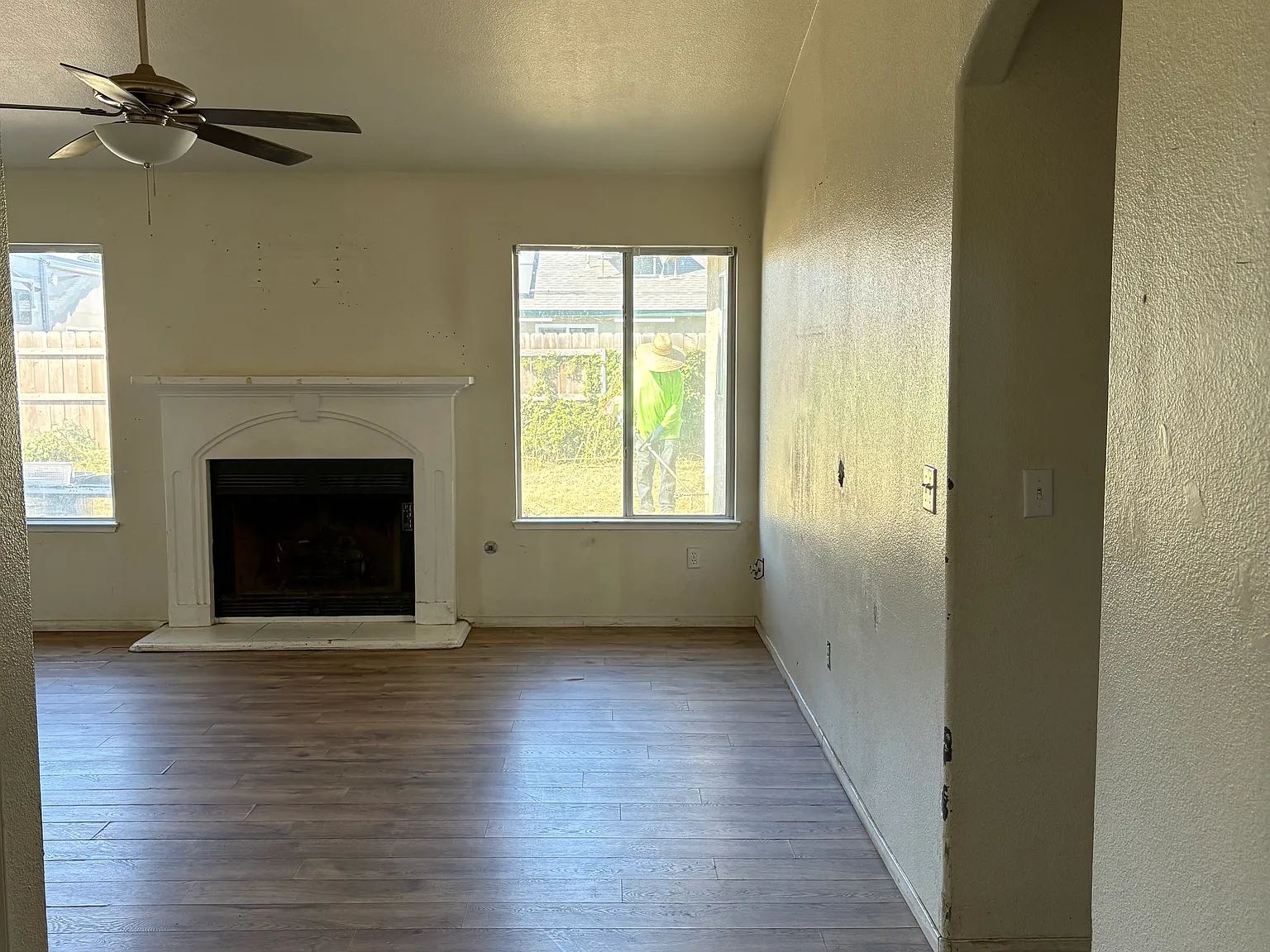 3 bed, 1358 sqft, $2,100 — Photo 2