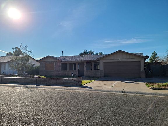 2nd image of 8749 W Cinnabar Ave