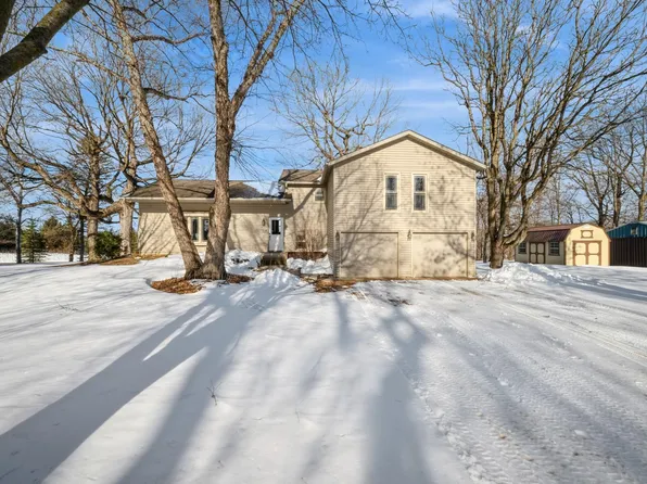 32045 Sanborn Dr, Montgomery, MN 56069