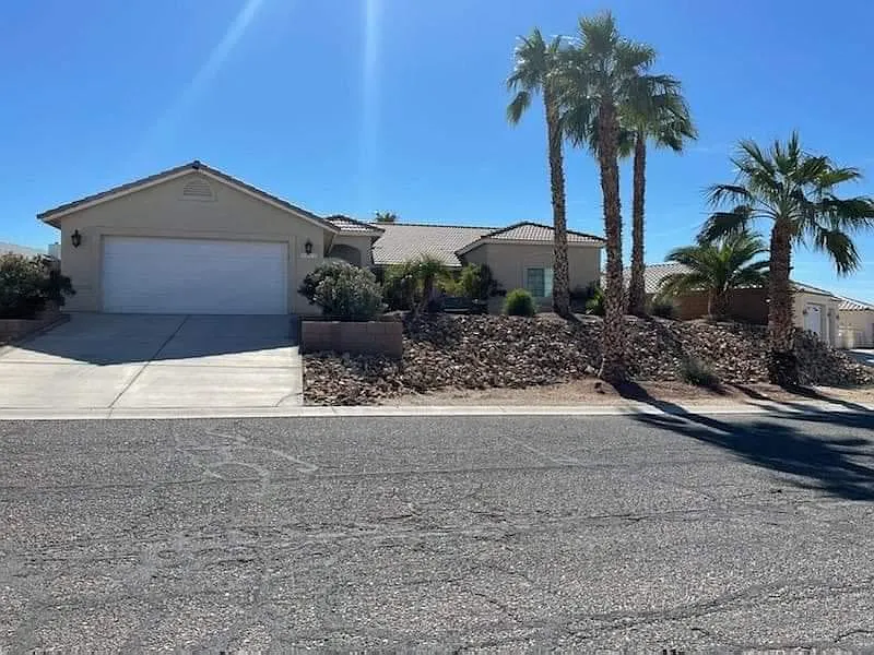 2412 E Pawnee Trl