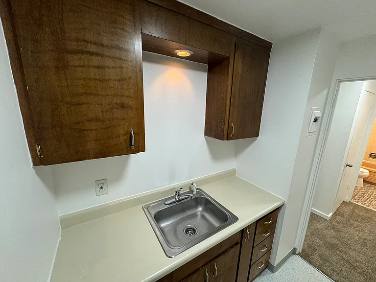 Townvue Heights Apartments — Photo 13