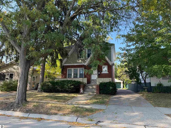 7301 Henry St, Center Line, MI 48015