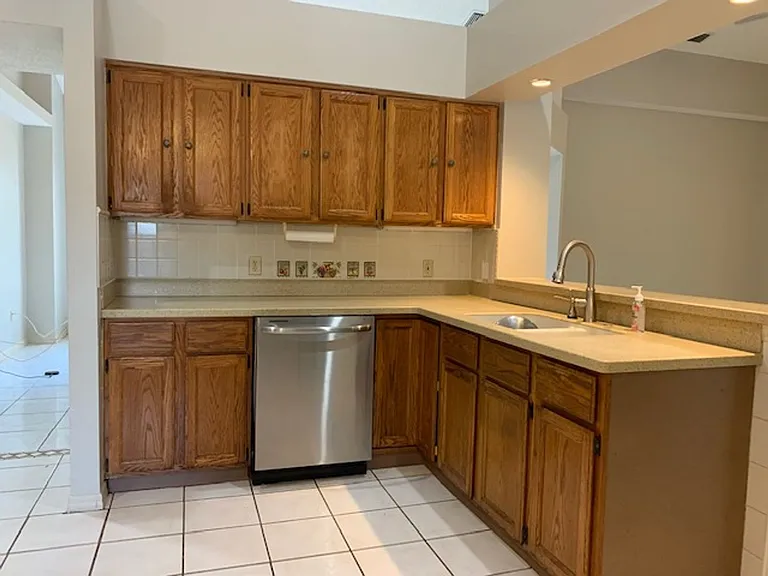 1098 Elmsford St NW — Photo 14