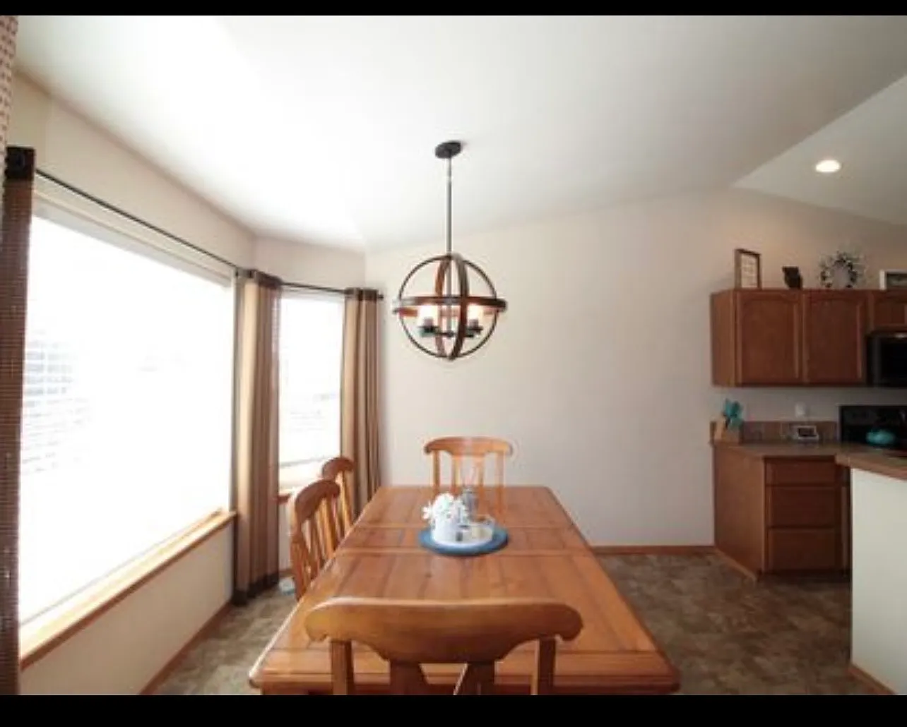 5 bed, 2068 sqft, $2,900 — Photo 4