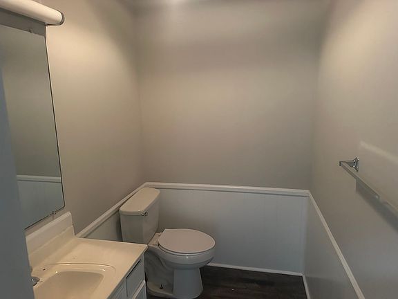 4th image of 309 Reynolds Ave #7