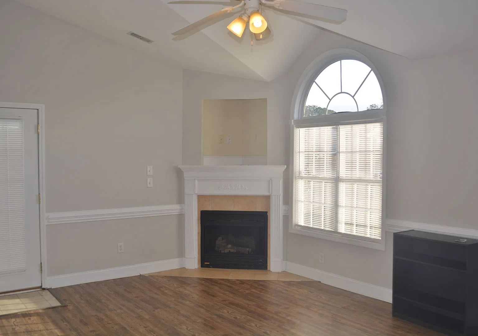 One Story 2 Bedroom 2 Bath Duplex — Photo 4