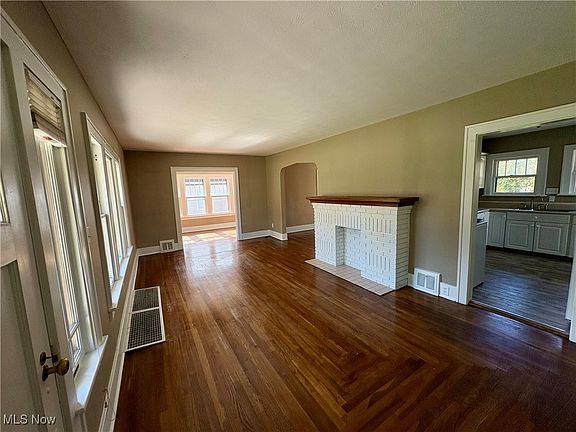 4th image of 371 Fairmount Ave NE