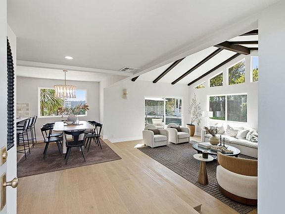 5th image of 2712 Mateo Pl