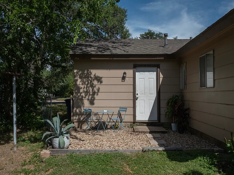 5904 Garden Oaks Dr — Photo 2