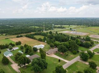 2401 Big Cedar Ave, Edmond, OK 73012