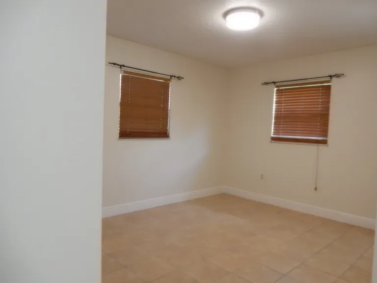 3719 Pembrook Dr — Photo 17