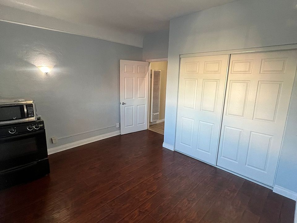 2nd bedroom with spacious closet.