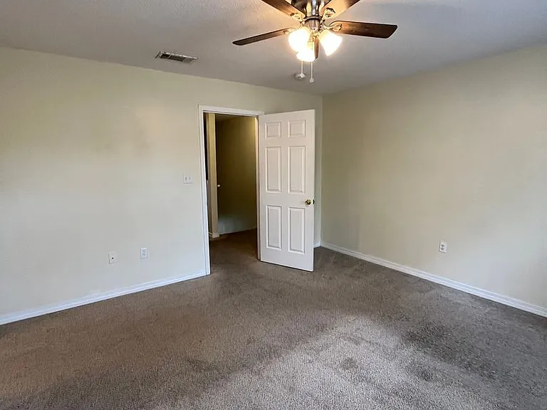204 Johnson Ct — Photo 6