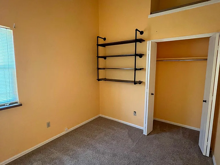886 London Green Way — Photo 9