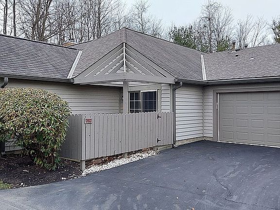 2nd image of 262 Deer Cross Ln