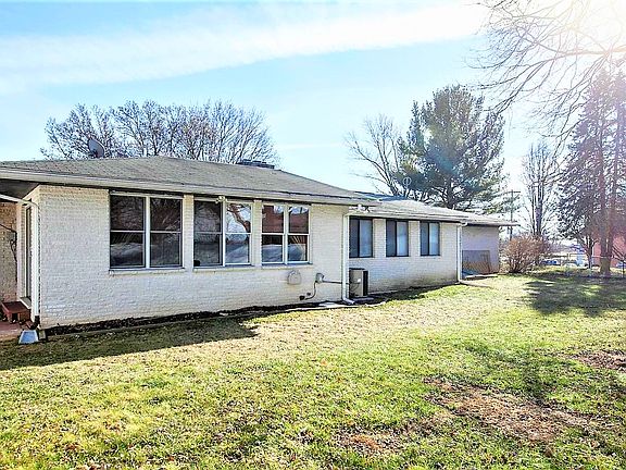 3rd image of 5 Redwood Cir