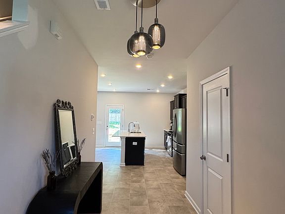 4th image of 2937 Parkwest Dr