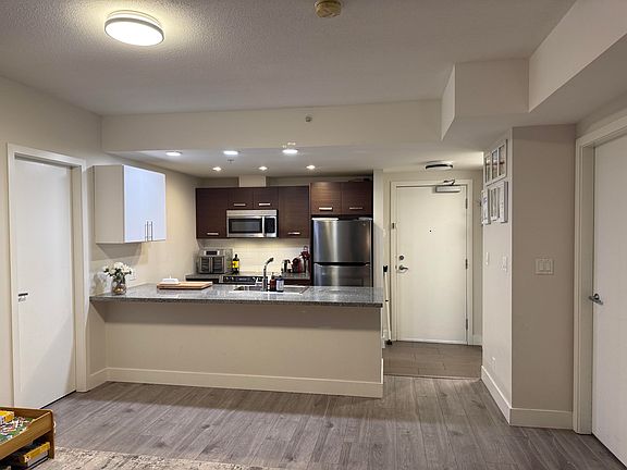 5th image of 2957 Glen Dr #207