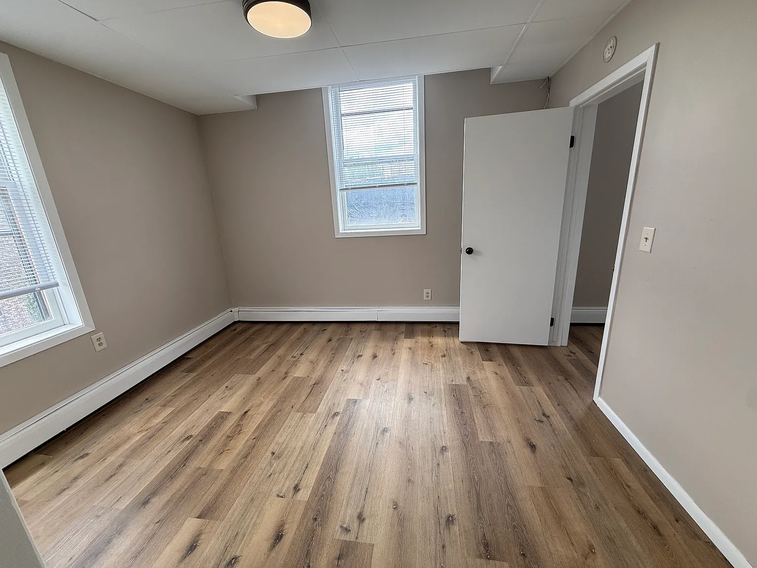 1 bed, $1,000 — Photo 4