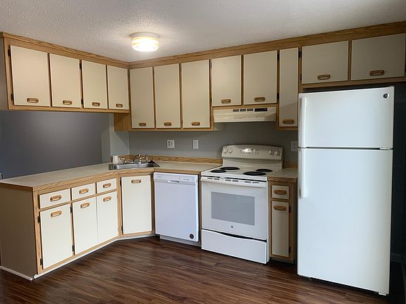 3rd image of 325 Fox Hollow Dr #325