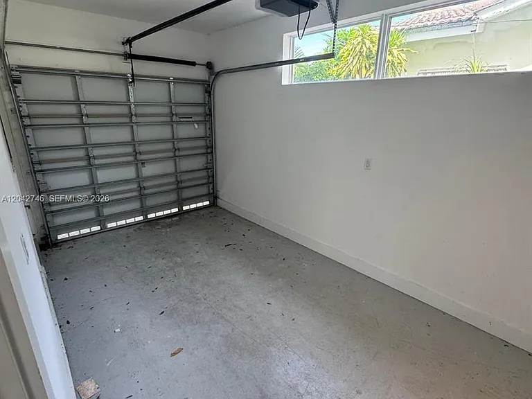 2947 SW 27th Ter #0 — Photo 7